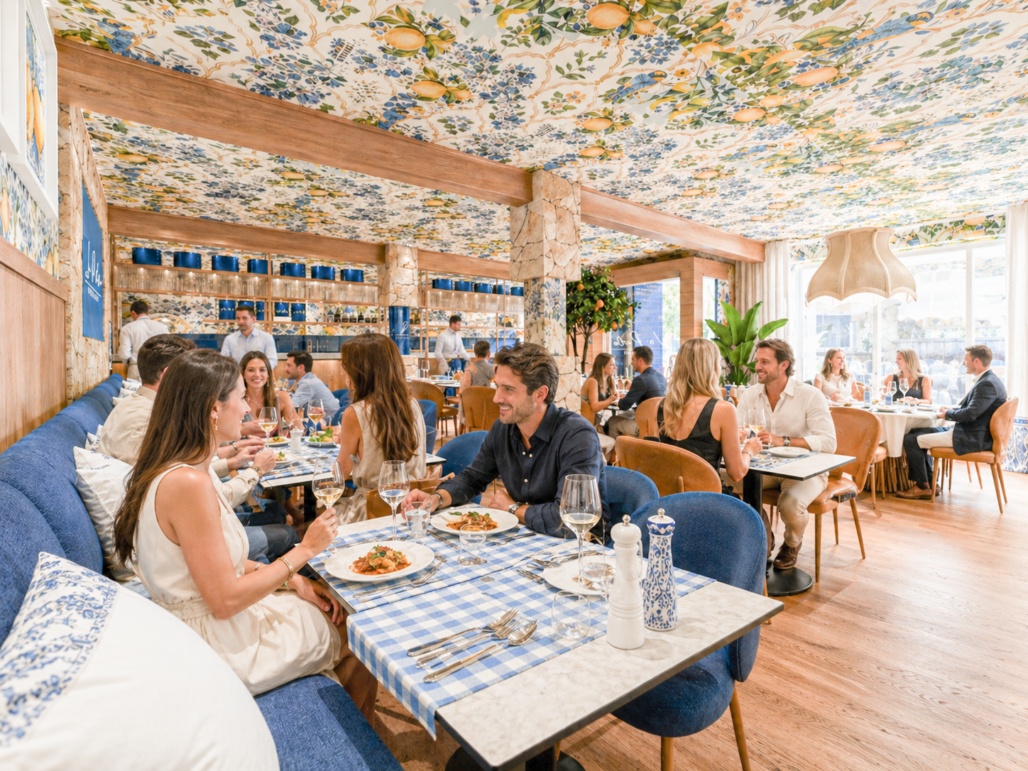 Sala de refeições com luz natural — visualização do Projeto 195